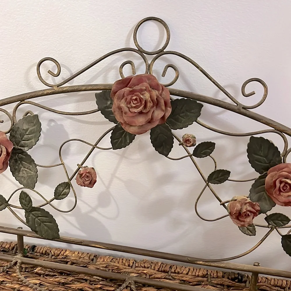 Floral Metal Wall Rack with Hooks